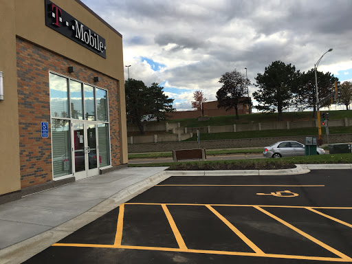 Cell Phone Store «T-Mobile», reviews and photos, 1745 County Road B2 W, Roseville, MN 55113, USA