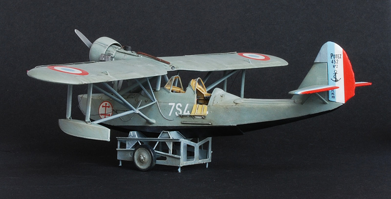 Potez 452, azur 1/72 Fini7