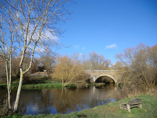 CIMG6275 Railway bridge across the River Medway