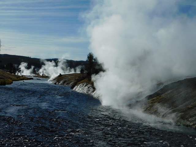 C200_USA WY Yellowstone NP Midway Geyser Basin_2018-09-26_DSCN2828