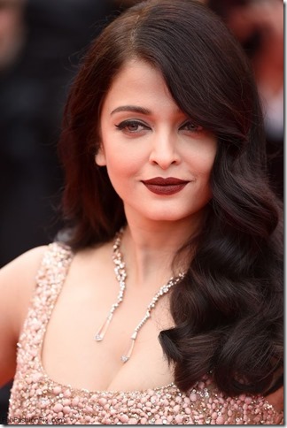 Aishwarya Rai Long Wavy Black Hairstyle