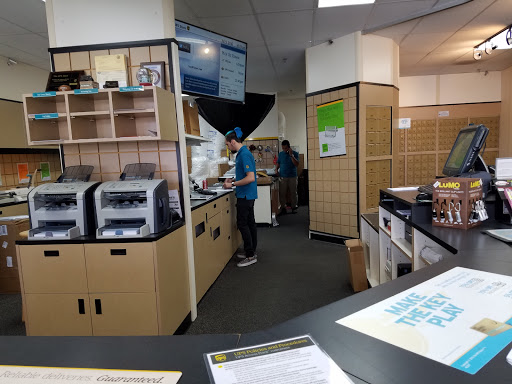 Shipping and Mailing Service «The UPS Store», reviews and photos, 174 W Lincoln Ave, Anaheim, CA 92805, USA