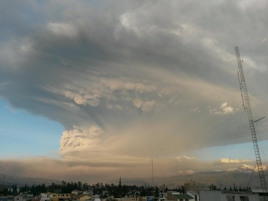 Pirocúmulos en el volcán Tungurahua