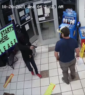 U.S. marine corps veteran single-handedly disarms robber who tried to rob the Arizon gas station he was in (video)