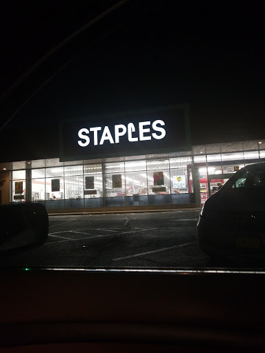 Office Supply Store «Staples», reviews and photos, 465 Tuckahoe Rd, Yonkers, NY 10710, USA