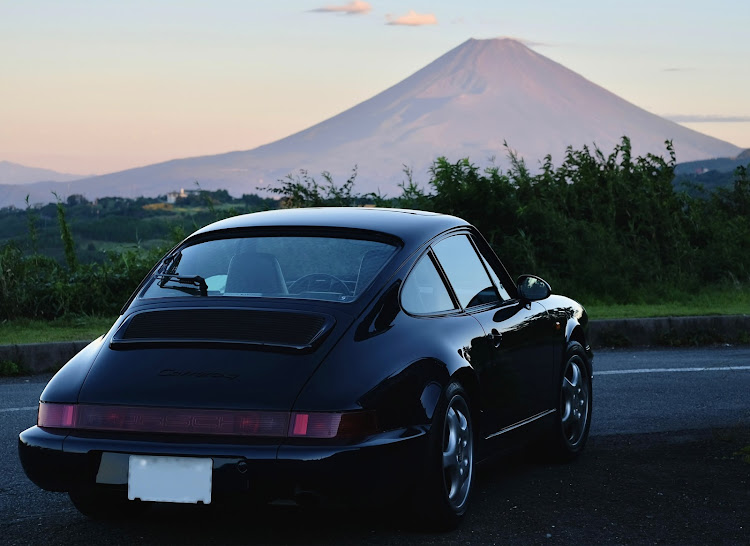 911 クーペのトワイライトビフォーサンライズ・第3新東京市・ヤシマ作戦・クウレイいっぱい走ってたよ・箱根トワイライトに関するカスタム事例の投稿画像2枚目