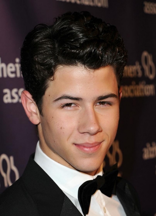 nick-jonas-hotel-beverly-hilton-004 Jonas Brothers. 