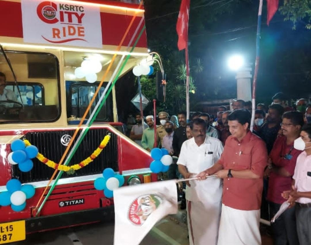 തുറന്ന ബസിൽ കാഴ്ചകൾ കാണാം; 'ആനവണ്ടി'യുടെ ഡബിൾ ഡെക്കർ ഓപ്പൺ ഡെക്ക് ബസിന്റെ കന്നിയാത്രയ്ക്ക് തുടക്കം