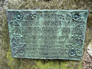 CIMG4238 Memorial to "Walker Miles", St Nicholas' churchyard