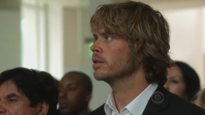 Deeks y sus alias S2E19_0829