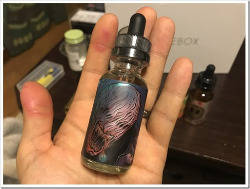 IMG 5969 thumb - 【魑魅魍魎が跋扈するアレ】定期便・VAPEBOXハロウィン版着弾レビュー！リキッドとハードのセットで送られてくるランダムサービス！今回は何が送られてきたのでしょうか？【リキッド/クリアロマイザー】