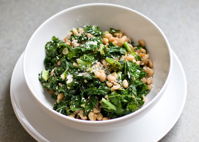 Sweet Savory Planet: Toasted White Beans and Greens