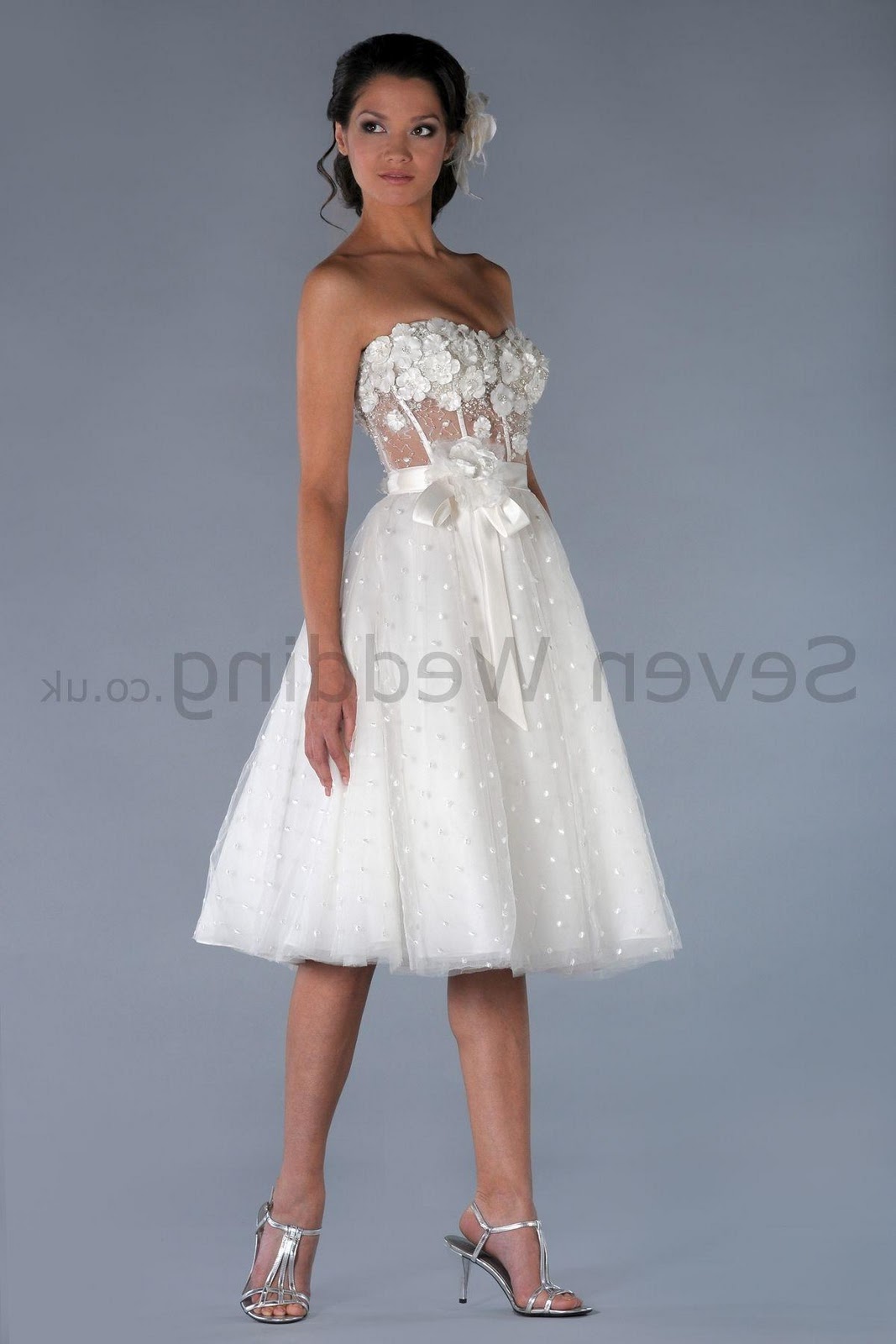 Beach wedding dress is relaxed