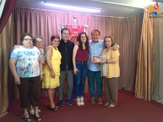 Las jugadoras de parchís recibieron el recuerdo por su participación