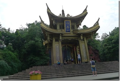 Foot of the mountain at Mount Emei - 峨眉山山腳