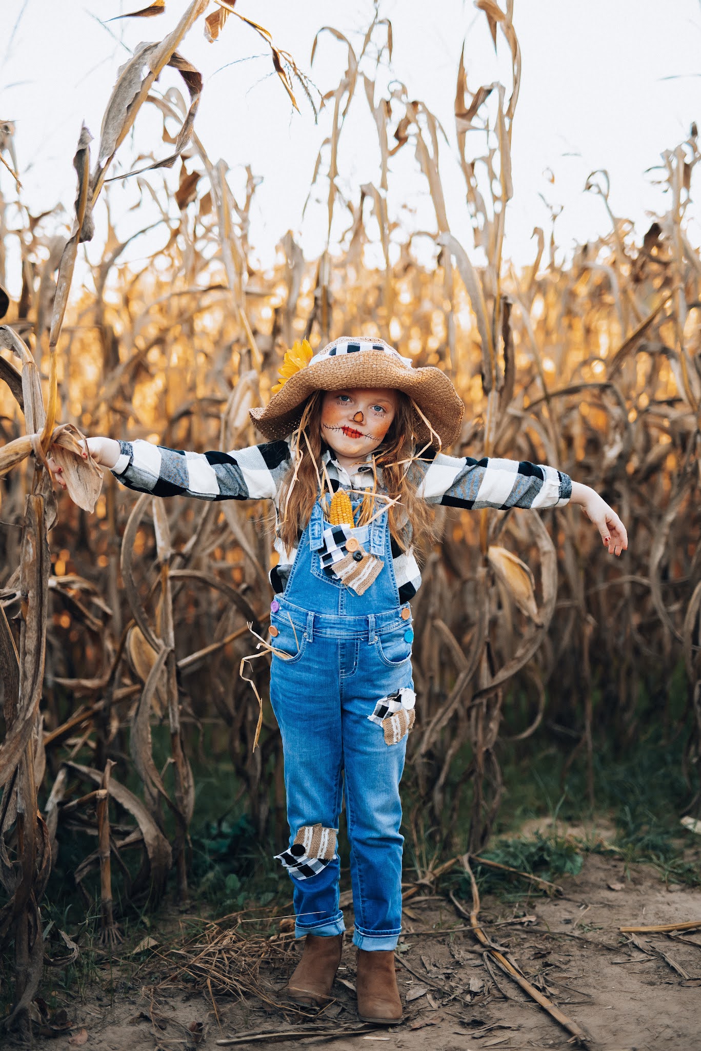 DIY Scarecrow Halloween Costumes - Something Delightful Blog #scarecrow #halloweendiy #lastminutecostume