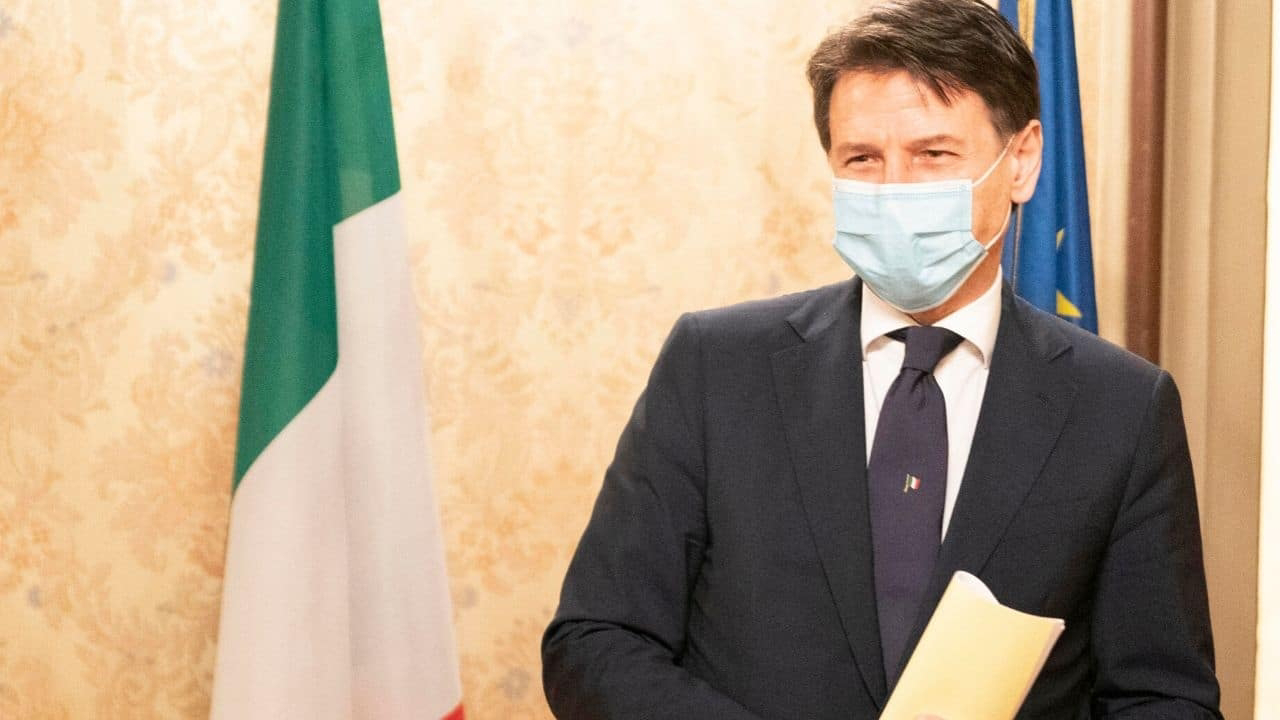 Sondaggi politici elettorali oggi 6 maggio 2020: gli italiani promuovono il governo nella gestione dell’emergenza Coronavirus