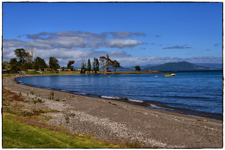 Te Ika ā Maui (Nueva Zelanda isla Norte) - Blogs de Nueva Zelanda - Camino de Rotorua: DeBretts, Huka Falls y Orakei Korako (2)