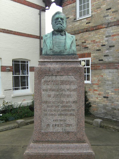 DSCF9441 Statue of Potto Brown, Houghton