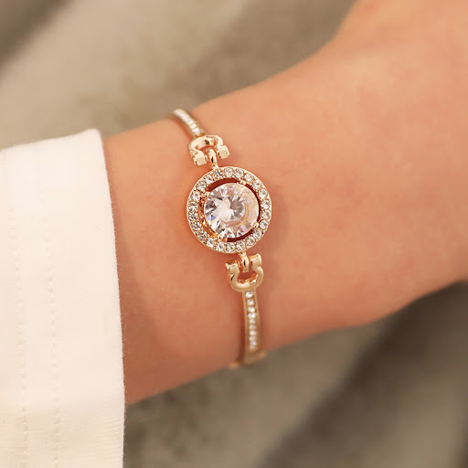 Title 5, Vrouwelijke strass armband