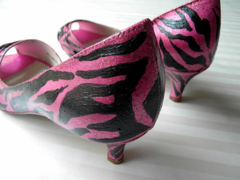 Wedding shoes hot pink glitter