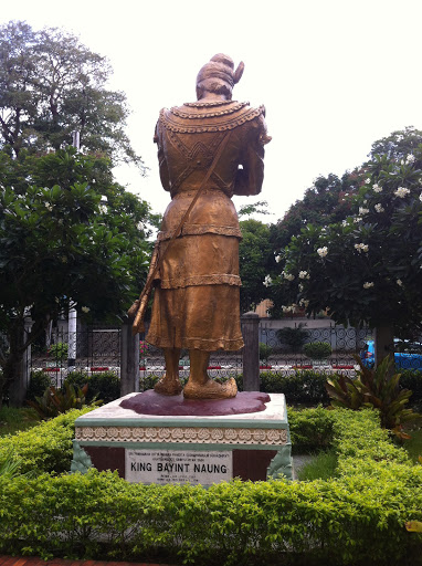 Bayintnaung Statue