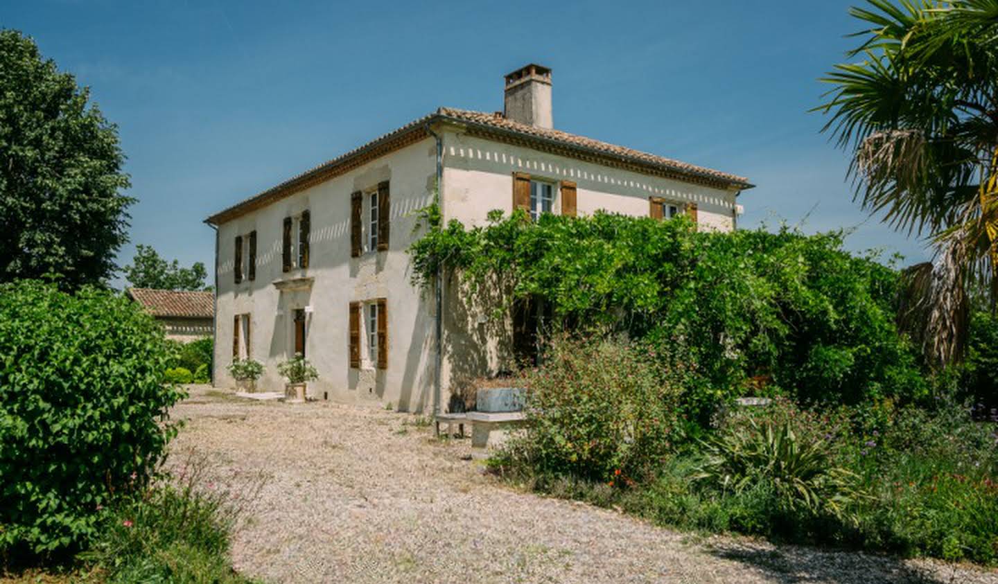 Property with pool La Romieu