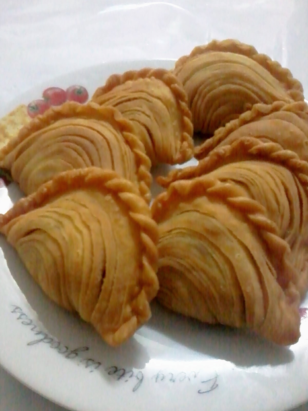 ~Azlynna Bakery~: Karipap pusing frozen