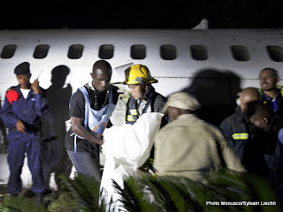 Cinq corps ont été retirés de la carcasse du Fokker 50 de la compagnie aérienne CAA qui s'est écrasé, lundi 4 mars, à Goma.