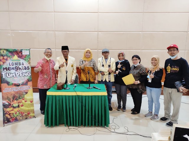 REPLIKA CANDI PENATARAN DARI NASI TUMPENG