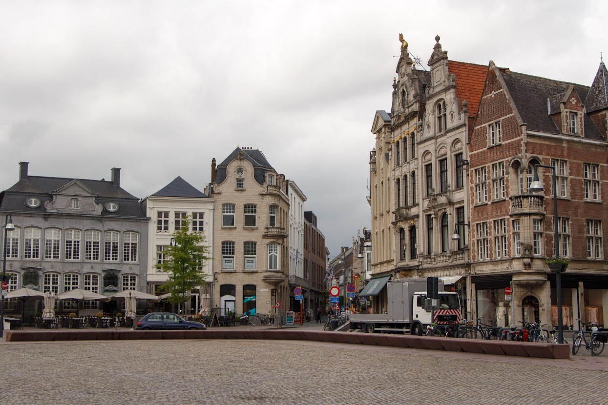 Lier, Grote Markt, noordwesthoek