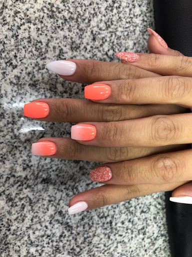 Dip nails logo