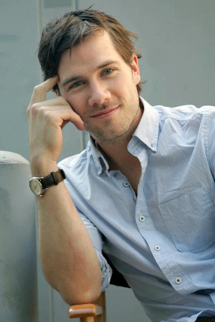 Luke Macfarlane Profile Pics Dp Images