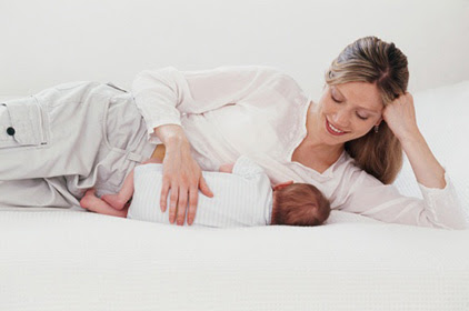 طرق العناية بالثدي خلال فترة الرضاعة  Breastfeeding10112012ps005