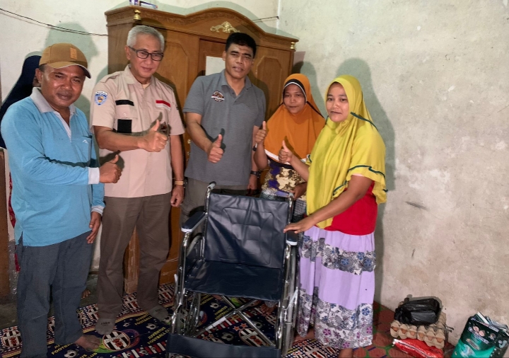 Gelar Bansos di Koto Tuo Kampar, TLCI Chapter #2 Riau Bagikan Sembako dan Kursi Roda.
