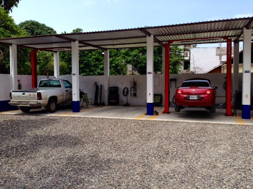 Llantas y Servicios Torres, Calle Galeana esq. Calle Pino Suarez 33, centro, 92800 Tuxpan de Rodriguez Cano, Ver., México, Tienda de automovilismo | VER