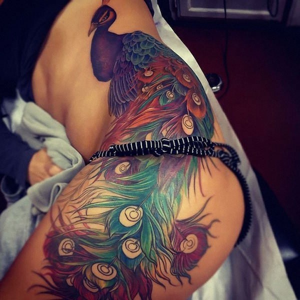 colorido_pavo_coxa_tatuagem colorido_pavo_coxa_tatuagem