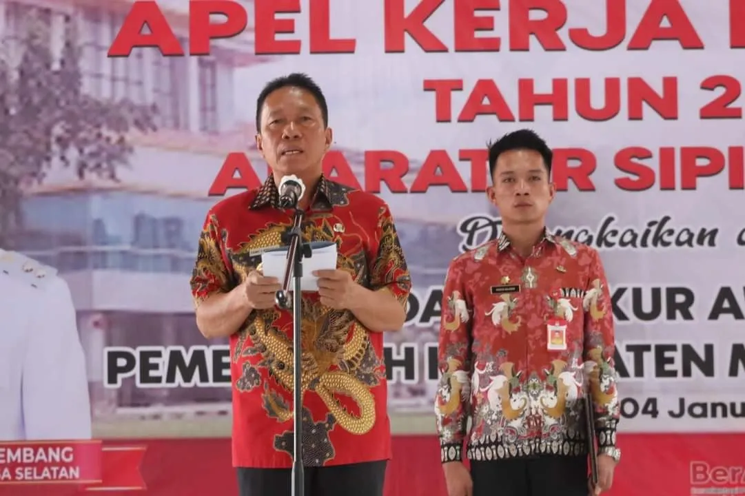 Bupati Minsel, Franky Donny Wongkar SH menjadi Pembina dalam Apel perdana ASN Pemkab Minsel, Tahun 2024. (Foto istimewa)