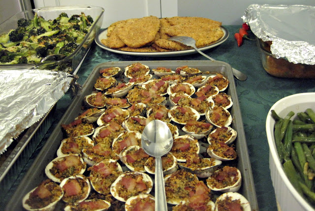 baked clams with bacon and breadcrumb mixture