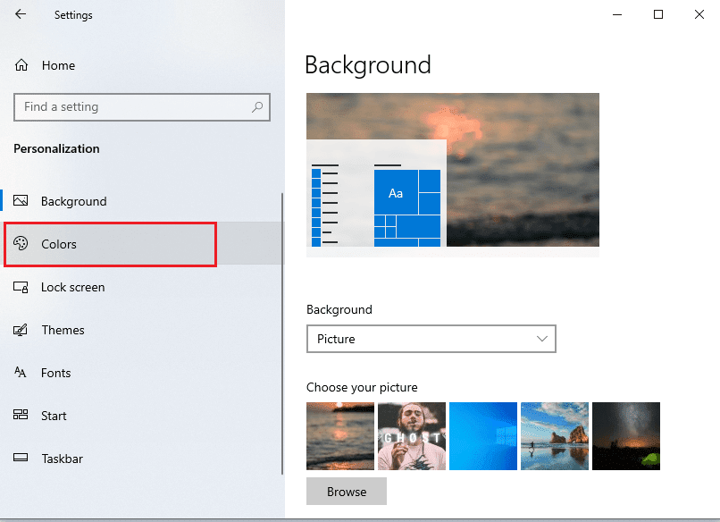 klik buka bagian 'Warna' dari panel kiri di layar.  |  Perbaiki latar belakang desktop hitam di Windows 10