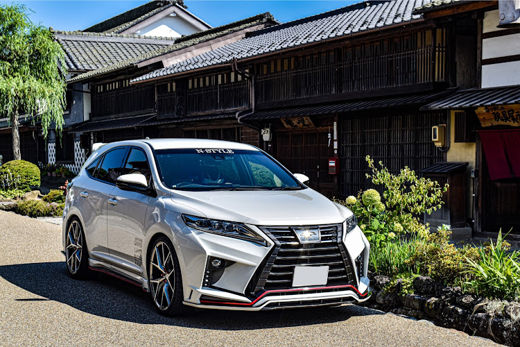 ハリアーのN-STYLE大阪・ROJAM・LANBO・海野宿に関するカスタム事例の投稿画像1枚目