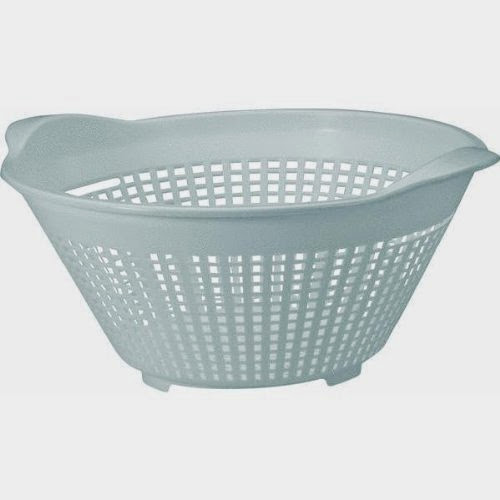  United Solutions 4-Quart Plastic Colander, White