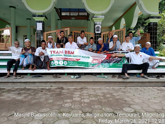 Bersih masjid Baitussolihin, Kayuares, Ringinanom, Tempuran, Magelang