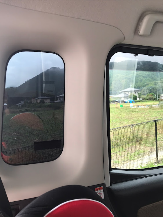 エクストレイルのスモークフィルム・スモーク・DIY・あおり運転対策・茨城県に関するカスタム事例の投稿画像2枚目