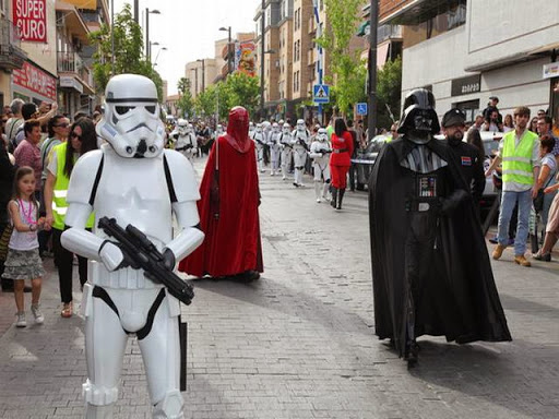 Miles de asistentes disfrutaron del ‘Desfile solidario de las tropas de Darth Vader de la Legión 501'