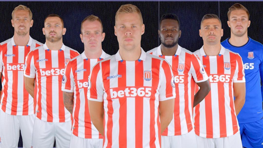 파일:16-17 Stoke City FC Group Picture.jpg