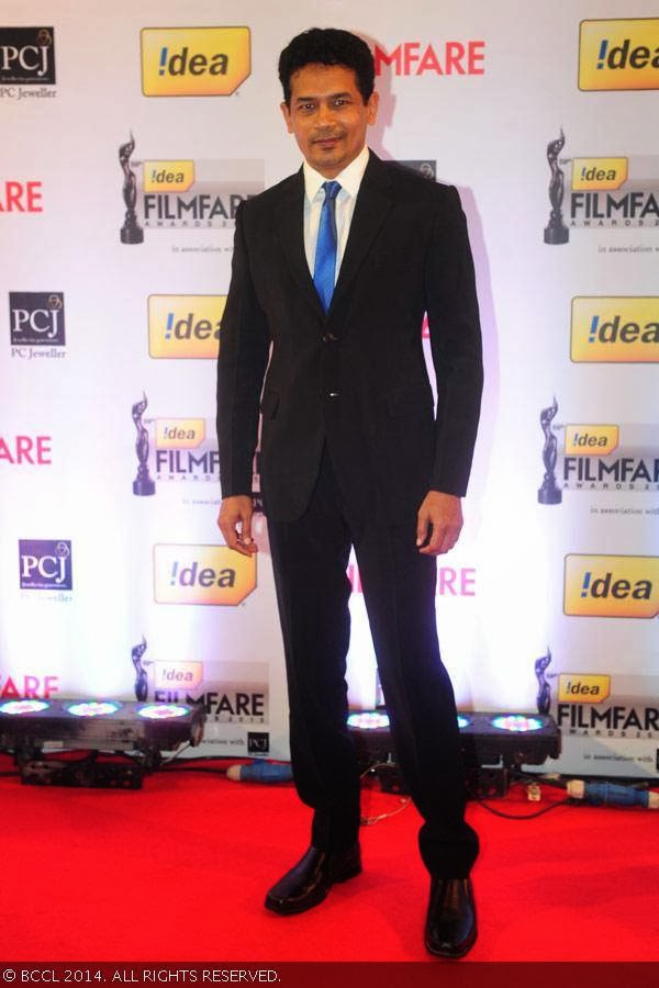 Atul Kulkarni looks smashing at the 59th Idea Filmfare Awards 2013, held at the Yash Raj Studios in Mumbai, on January 24, 2014.<br /> 