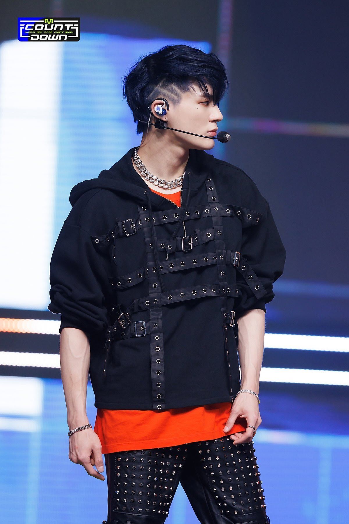 April-7-2022-JENO-GLITCH-MODE-at-M-COUNTDOWN-documents-3