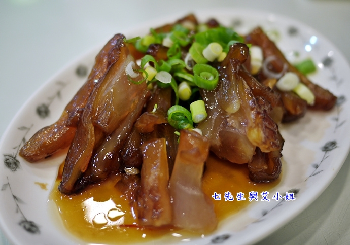 7 龍記尚品牛肉麵切牛筋