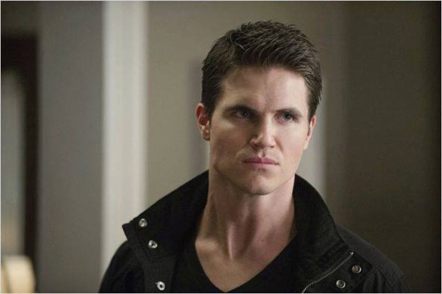 Robbie Amell Profile Pics Dp Images